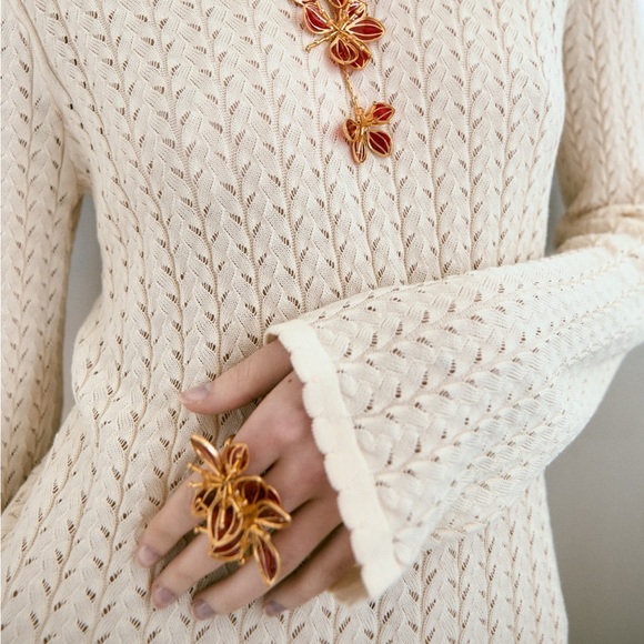 Zara DOUBLE FLOWER RING. Golden. Size M (0.69 inches/17.5 mm). New with Tags. - Picture 2 of 5